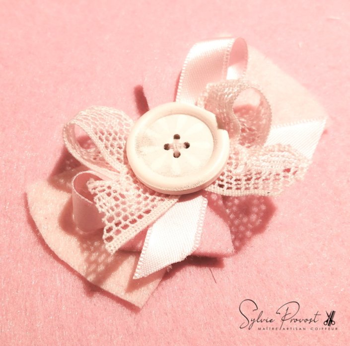 Élastique beige avec bouton