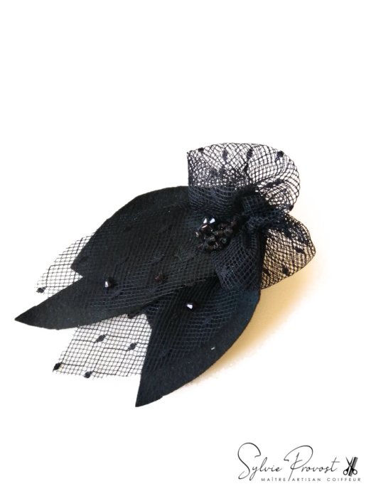 Fleur noire avec tulle et strass