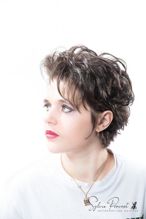 Coiffure style rock années 80