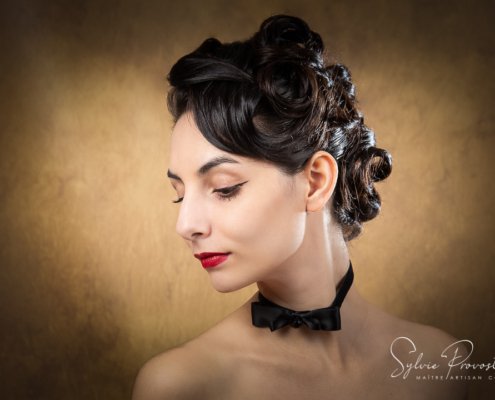Shooting : chignon bouclé rétro